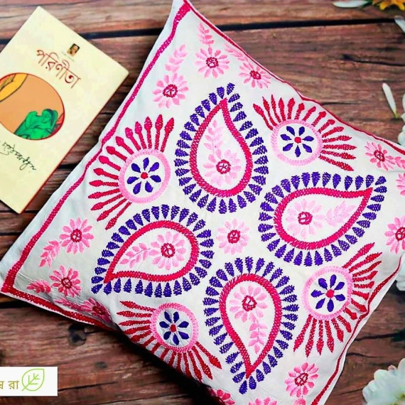 https://shoyombora.com/products/handicraft-cushion-cover